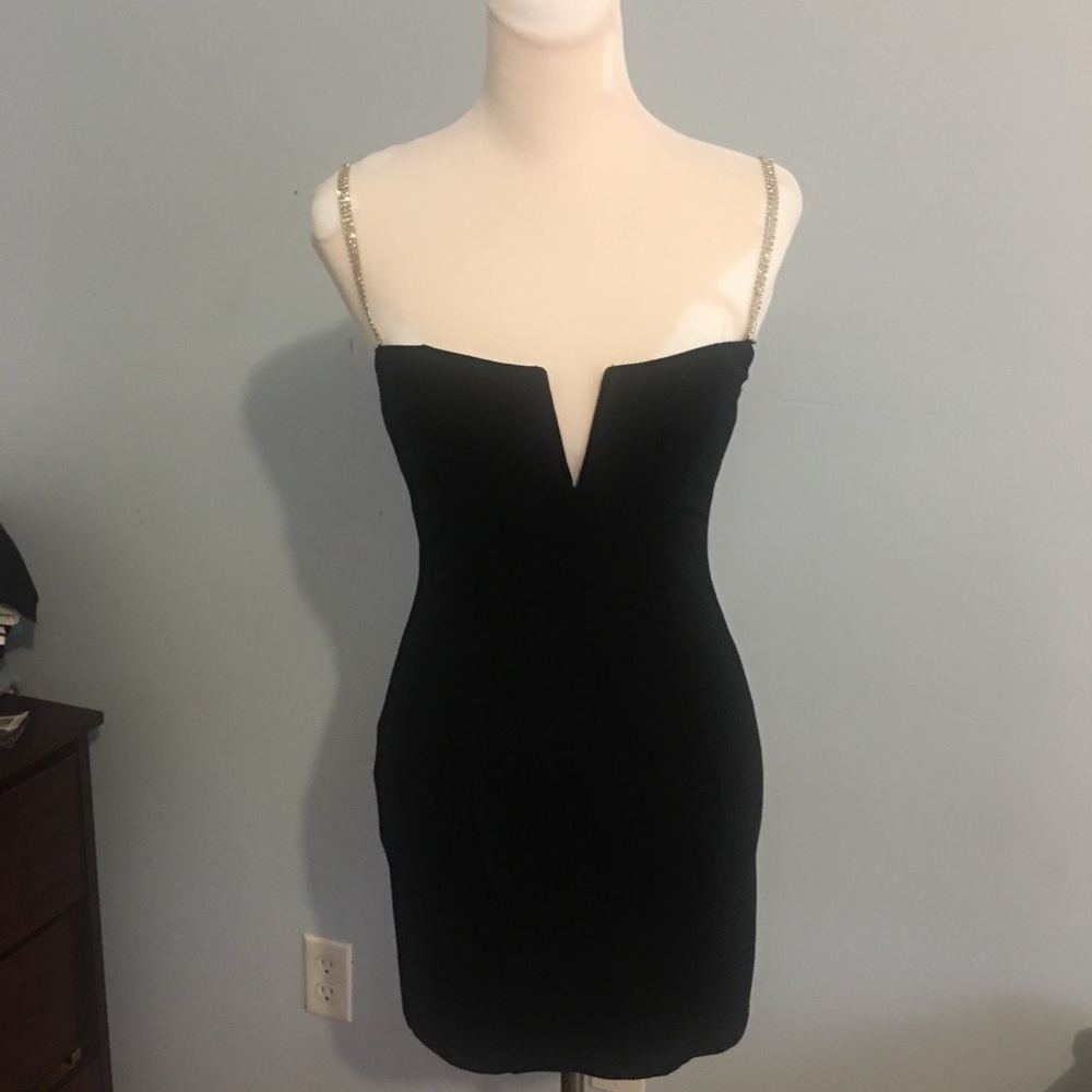 Black Dropped V Mini Dress